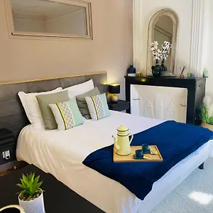 Apartment Maison Gabriel - Au Coeur De La Cite Medievale - T3 75m2, Albertville
