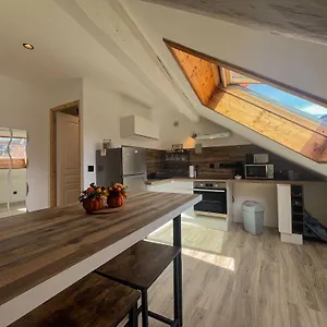 Apartment Cocon Sous Les Toits, Albertville